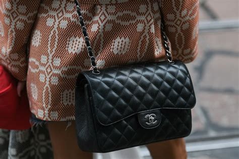 Bolsos y bolsos de mano clásicos con solapa de Chanel para 